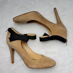 Nine West NWOT Nude heel w/ black Bow Detail
